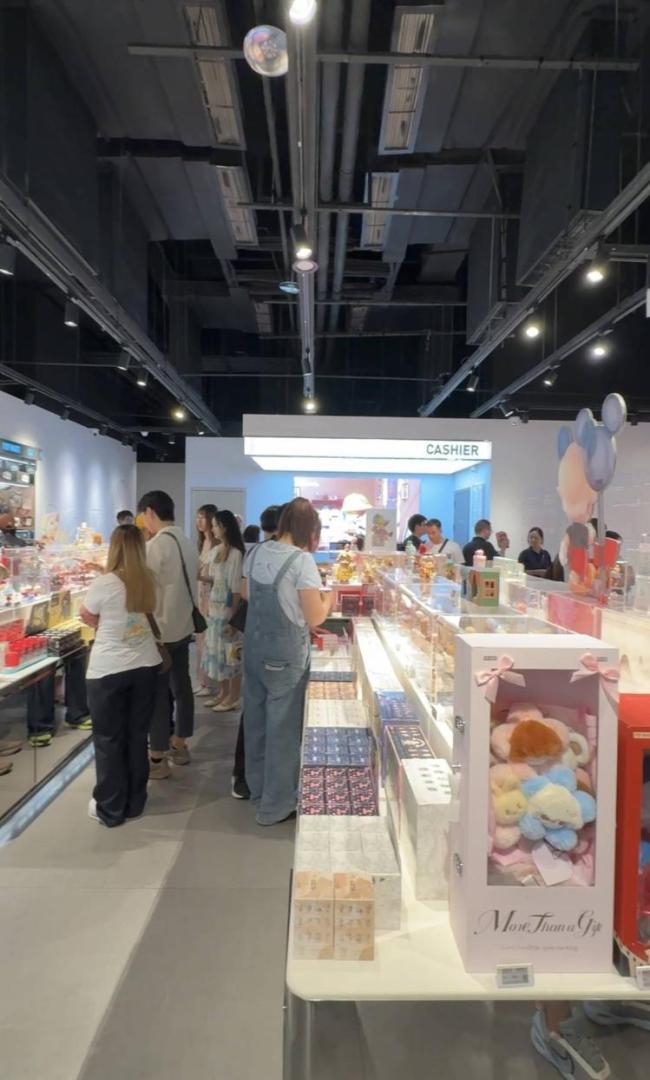 一娃难求 LABUBU到底有何魔力 丑萌设计引爆潮流